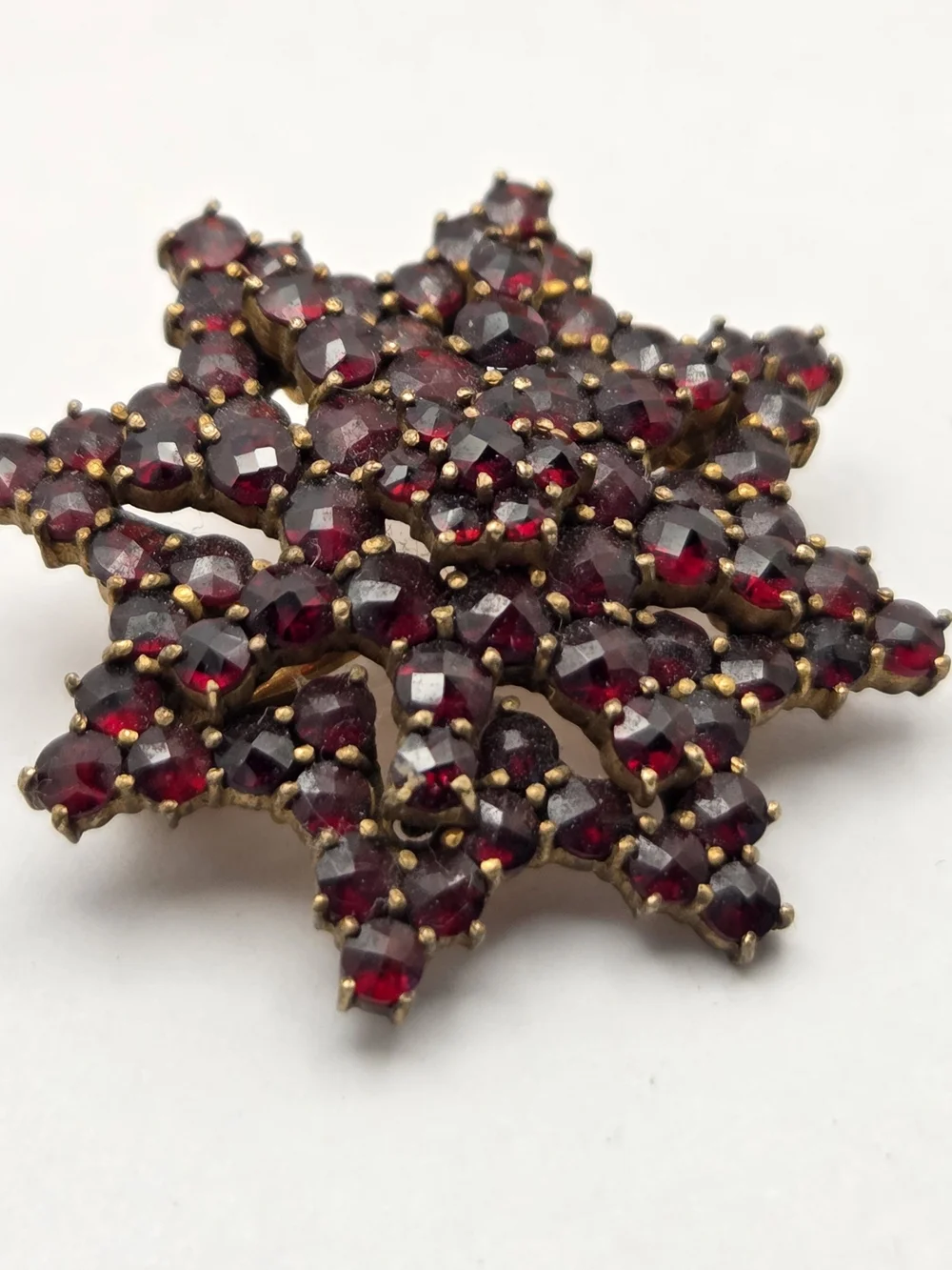 Vintage Bohemian Garnet Starburst Snowflake Cluster Brooch Pin Gold Tone 1.25